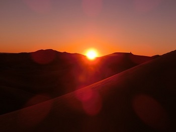 沙漠に沈む夕日.jpg